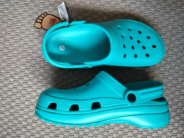 Zuecos tipo Crocs
