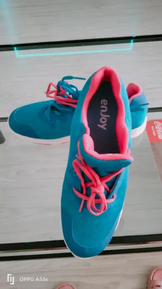 Zapatillas deportivas azul y rosa