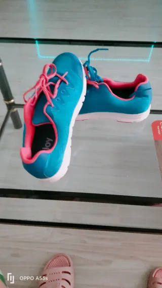 Zapatillas deportivas azul y rosa