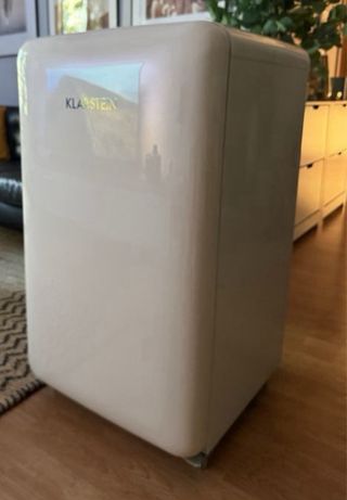 Nevera Klarstein Popart de color beige. Retro