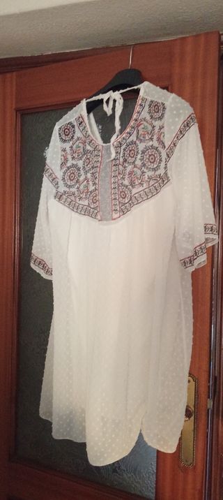 Vestido blanco bordado