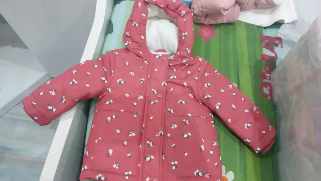 Chaquetón Primark 9-12 meses floral