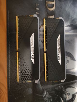 Corsair Vengeance DDR4 RAM 16 gigas 2 modulos de 8