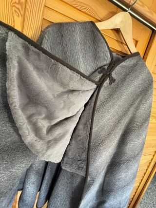Capa artesanal para silla de ruedas. Usada dos vec