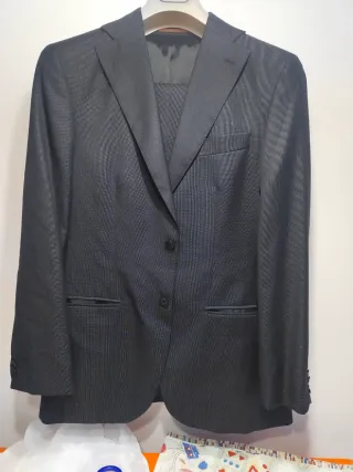 Traje de caballero gris