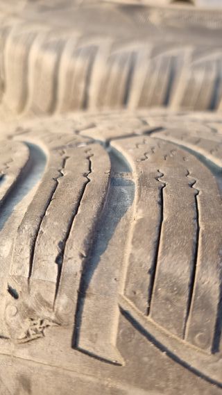 Cerchi in ferro 14", 4 fori con pneumatici