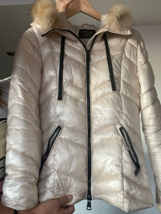 Chaqueta de plumas beige