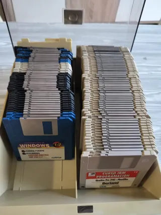92 Discos 3.5 con caja + 106 discos para Juan P.
