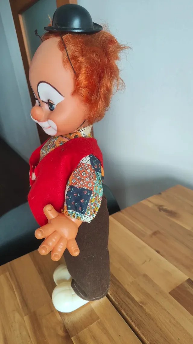 Bambola pagliaccio antica degli anni '70