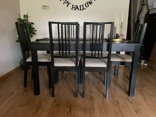 Mesa de comedor y 4 sillas