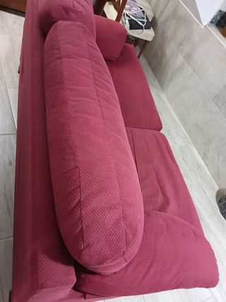 Sofá burdeos de tela