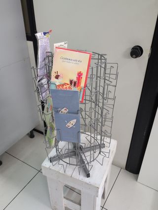 Soporte para tarjetas metálico