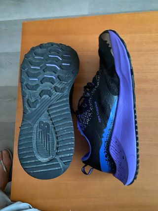 Zapatillas New Balance Negras y Moradas