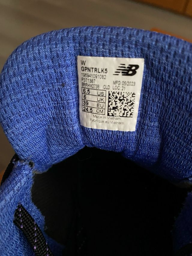 Zapatillas New Balance Negras y Moradas