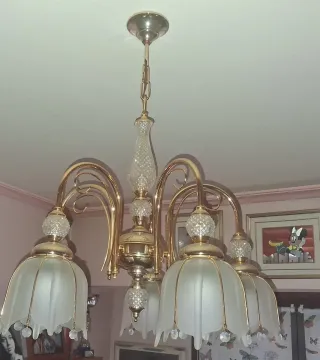 Lámpara de techo tulipas blancas. 