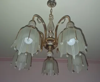 Lámpara de techo tulipas blancas. 