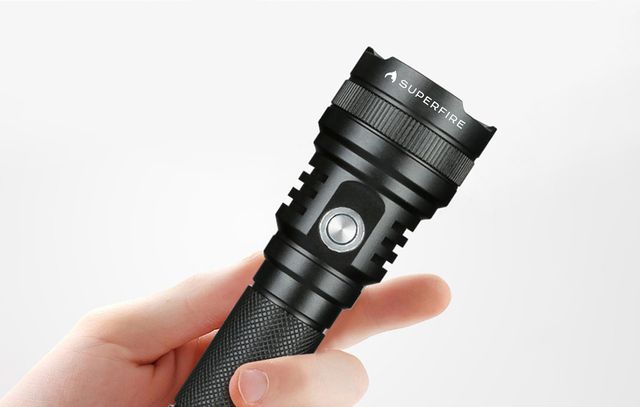 Torcia tattica a LED Superfire C8-F 230lm in alluminio