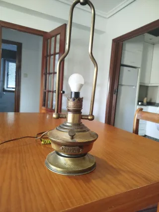 Lámpara de mesa estilo quinqué
