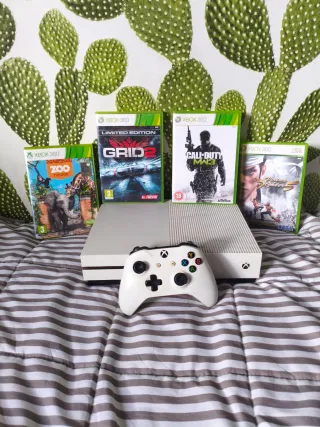 Xbox One S Blanca + Mando + 4 Juegos