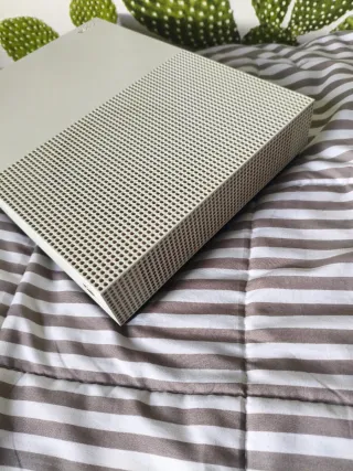 Xbox One S Blanca + Mando + 4 Juegos