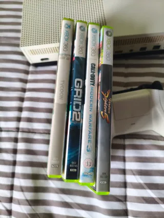 Xbox One S Blanca + Mando + 4 Juegos