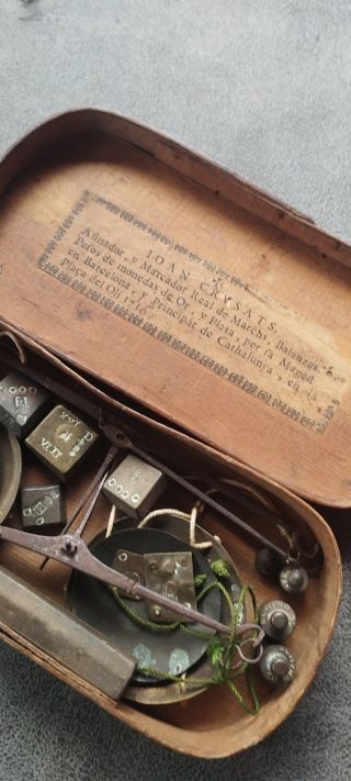Balanza antigua de precisión I.O.AN CRVSATS