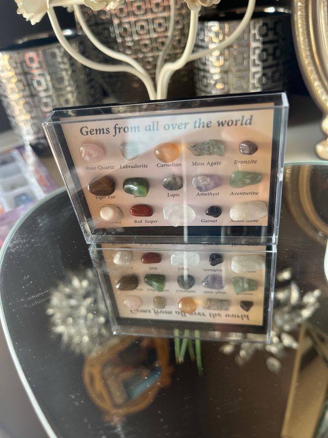 Caja de minerales pequeños