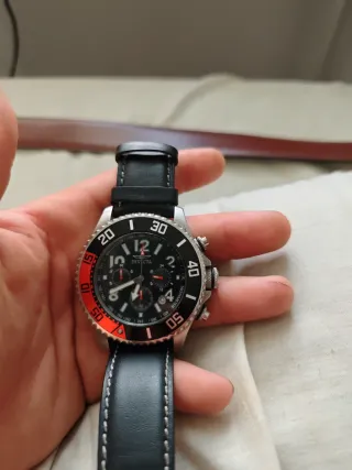 Reloj Invicta Cronógrafo Negro y Rojo