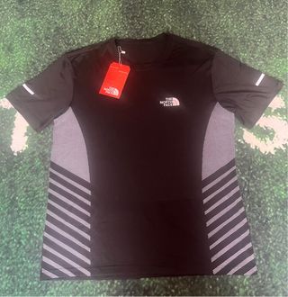 Camiseta deportiva The North Face Negra
