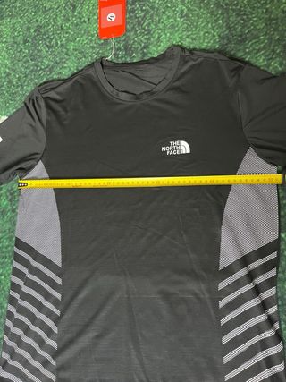 Camiseta deportiva The North Face Negra
