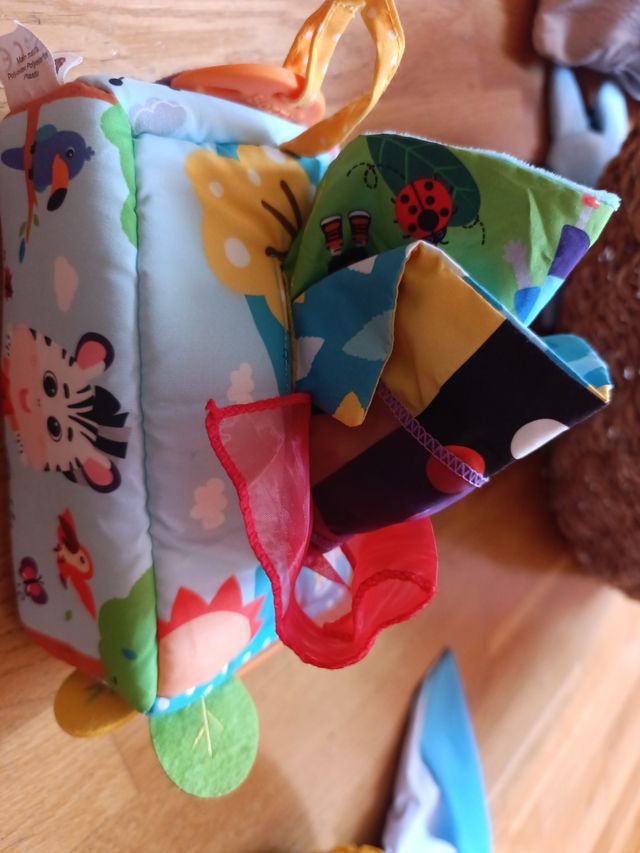 Caja sensorial infantil de peluche