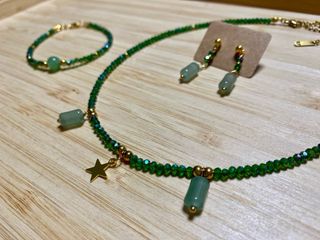 Gargantilla y pendientes verde cristal y oro