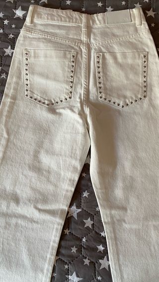 Pantalón blanco Zara tachuelas