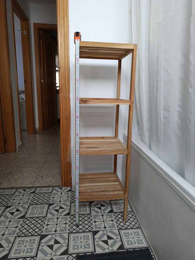 Estantería de madera para baño