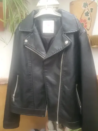 Chaqueta niña cuero sintético negra