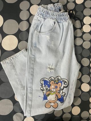 Jeans con stampa orso