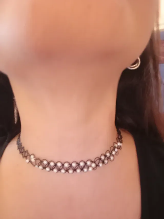 Gargantilla elástica con perlas