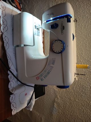 Máquina de coser Victoria