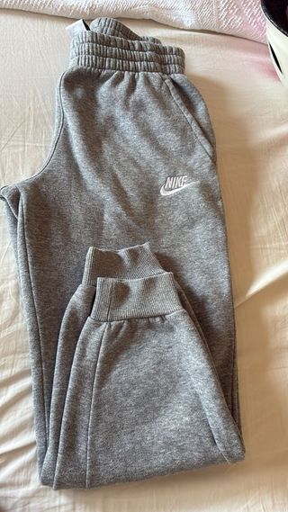 Pantalón deportivo Nike gris