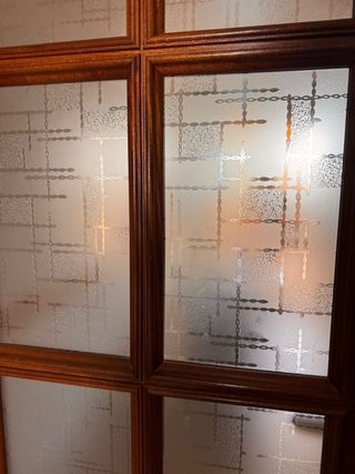 Puerta madera con cristal labrado