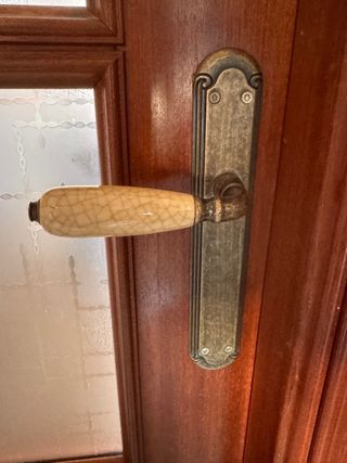 Puerta madera con cristal labrado