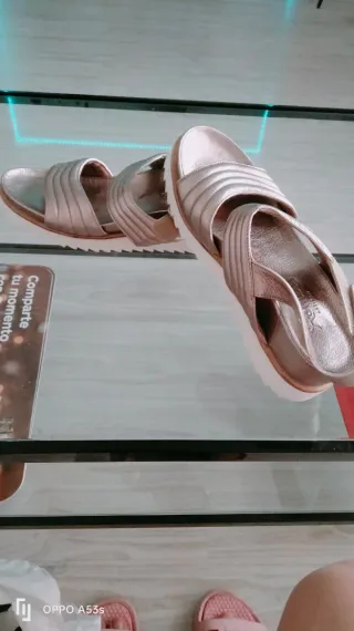 Sandalias doradas mujer