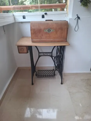 Máquina de coser Singer antigua funcional