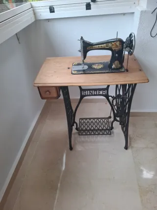 Máquina de coser Singer antigua funcional