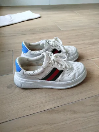 Zapatillas Gucci Blancas con Detalles Azules