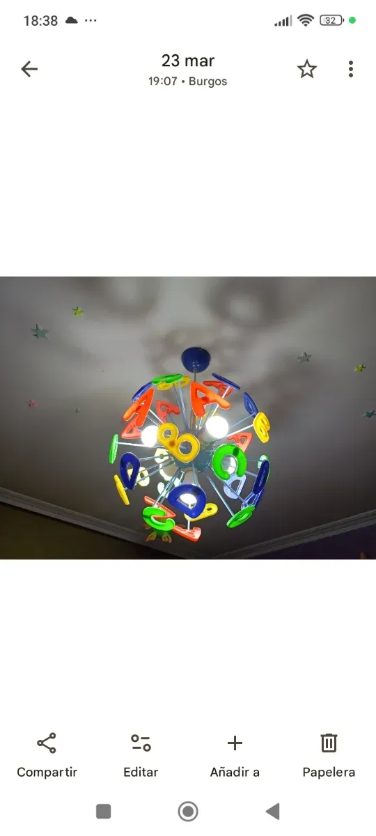 Lámpara infantil de plástico multicolor