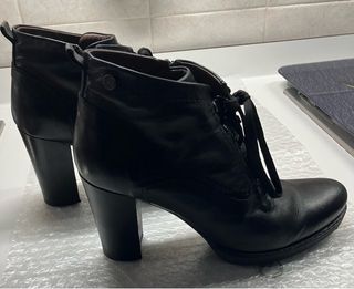 Stivaletti donna neri con lacci Nero Giardini