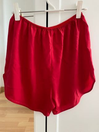 Pijama de verano rojo de seda