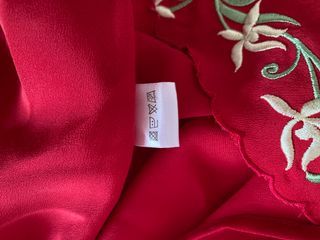 Pijama de verano rojo de seda