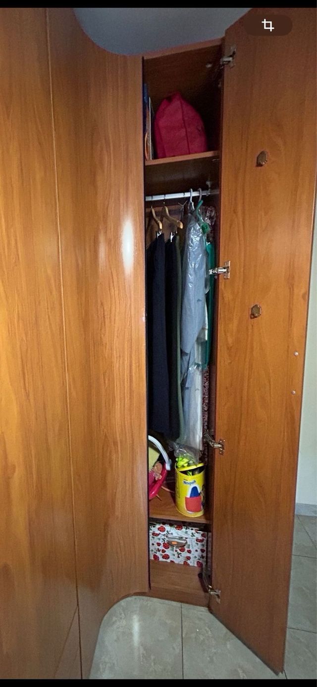 Mobile ad angolo in legno